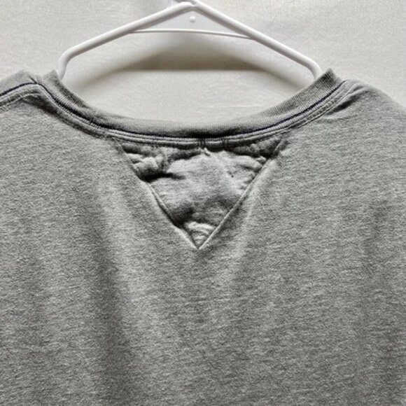 Tommy Hilfiger T-Shirt Men's Large Gray TH Graphic Logo Short Sleeve Tee GUC - Picture 4 of 8